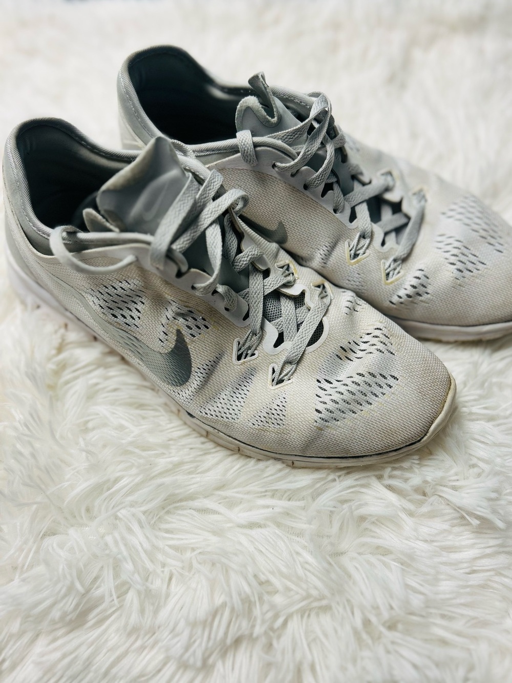 Nike Free 5.0 TR Fit 4 Womens Size 8
Running Shoe White/Silver Sneaker